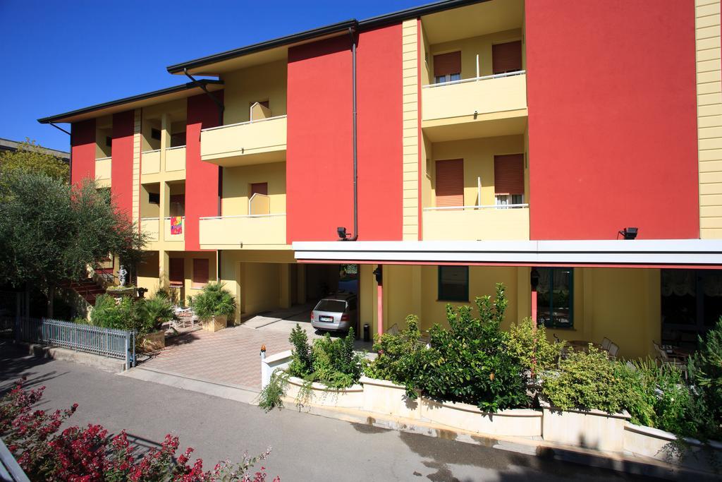 Elisabetta Hotel Чезенатико Экстерьер фото