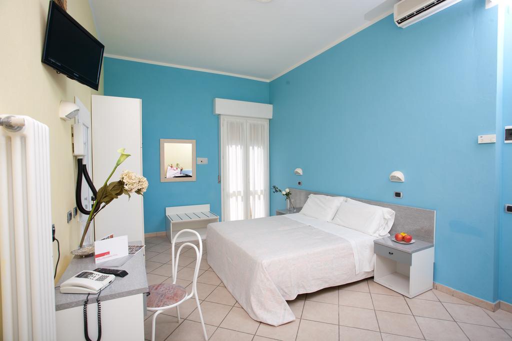 Elisabetta Hotel Чезенатико Экстерьер фото