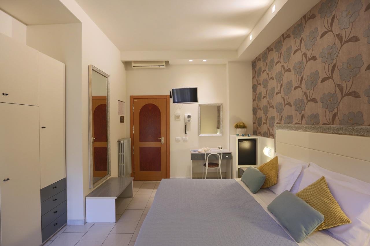 Elisabetta Hotel Чезенатико Экстерьер фото